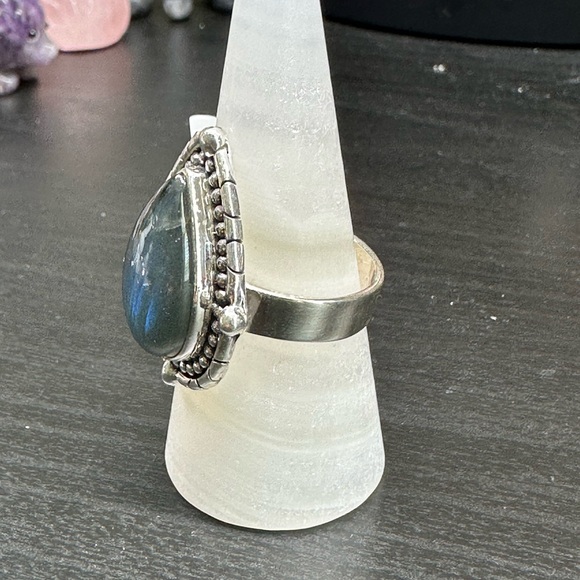 Silver Labradorite Ring - Picture 4 of 4